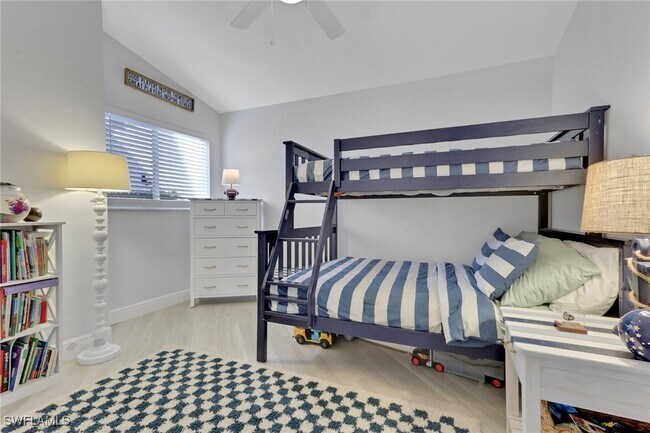 Building Photo - 1151 Jardin Dr