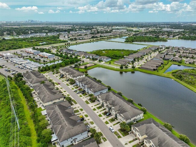 Building Photo - 9160 Hillcroft Dr