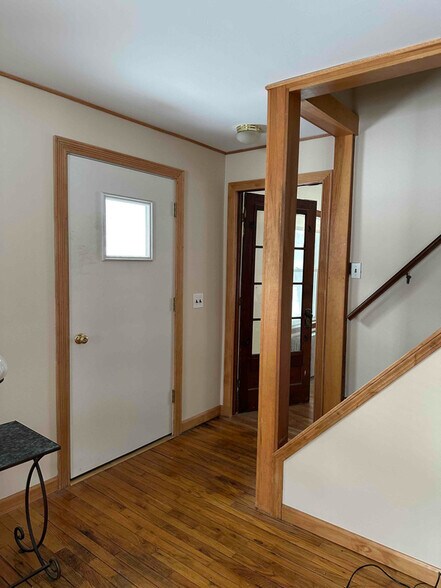 Building Photo - 347 Maple St