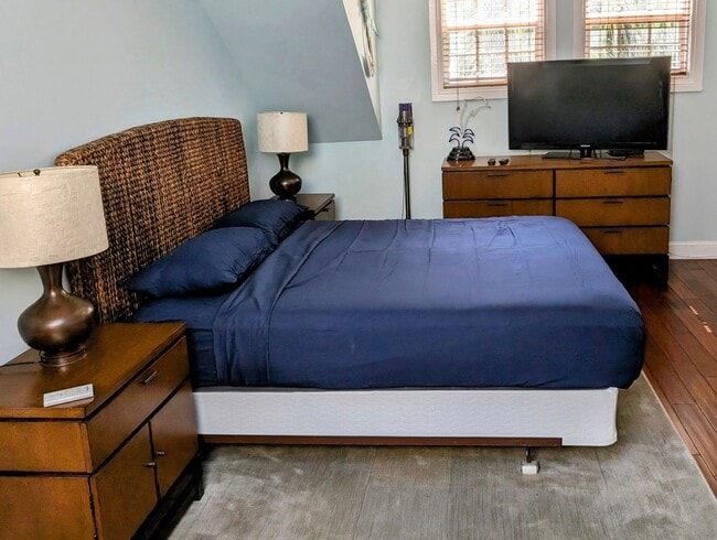 Building Photo - Elegant Old Town Condo - Your Key West Oasis