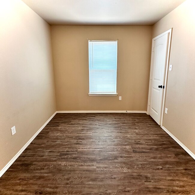 Building Photo - $99 Move In Special With 13 Month Lease!