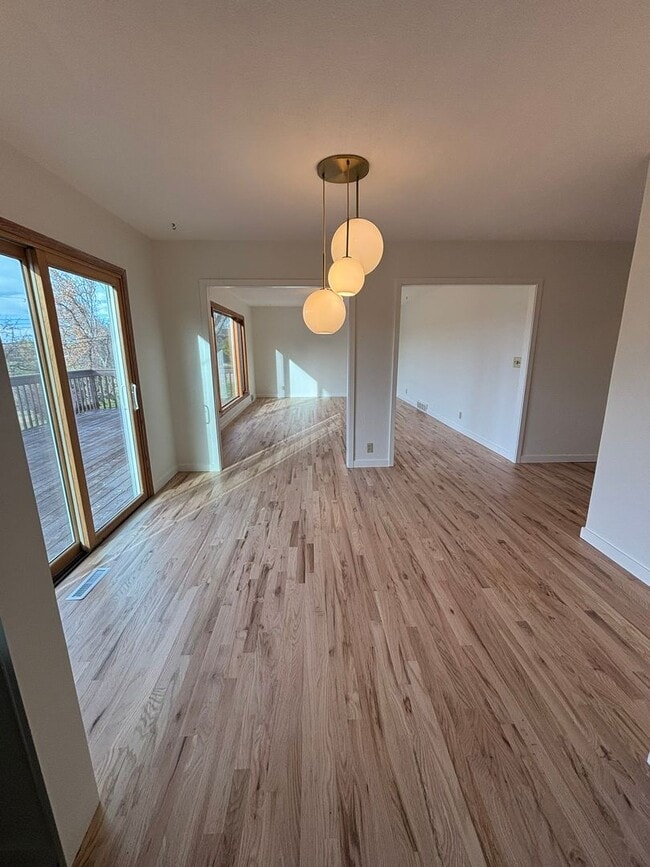 Building Photo - 5 BED | 3 BATH | CARPORT | WEST RAPID