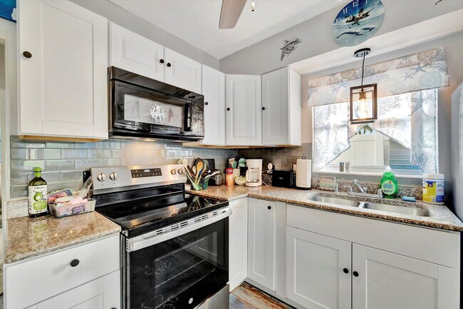 Building Photo - 11420 1st St E