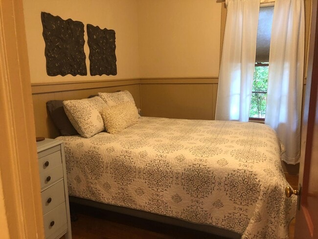 Building Photo - Perfect Furnished Home in Jacksonville!