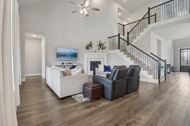 Building Photo - 1329 Stoneleigh Pl
