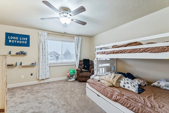 Building Photo - 2012 W Rock Creek Dr