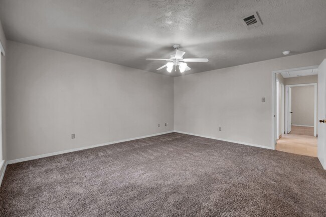 Building Photo - 284 Colonial Ct