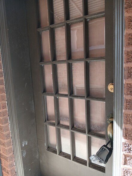Outdoor secured door - 2221 W Winnemac Ave