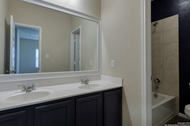 Building Photo - 3931 Somers Crest