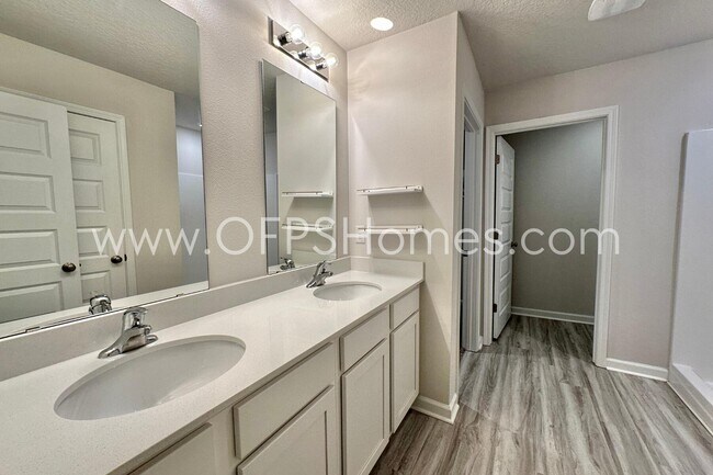 Building Photo - 2640 Saltgrass Wy