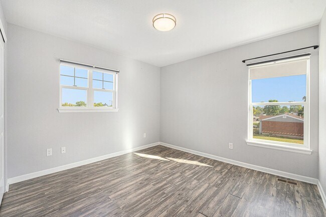 Building Photo - Bright & Spacious 3-Bedroom Home on a Corn...