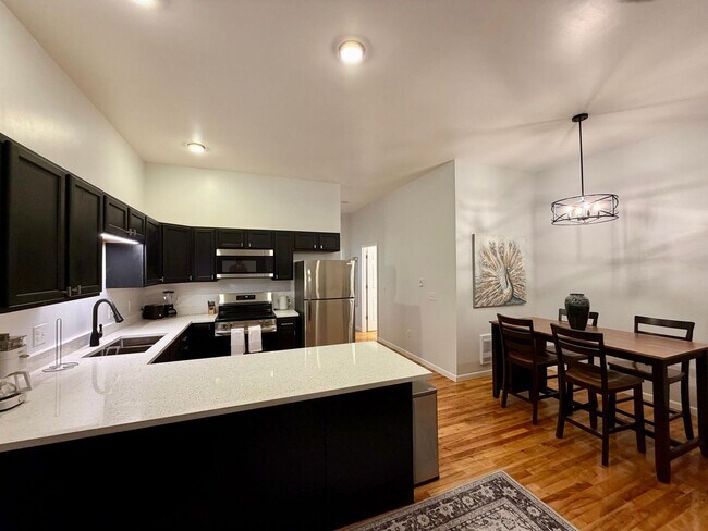 Building Photo - 719 N 3rd Ave