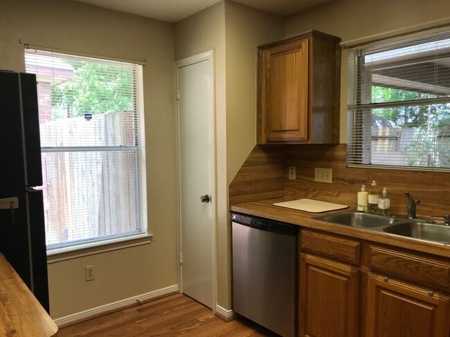 Building Photo - 4747 Backenberry Dr