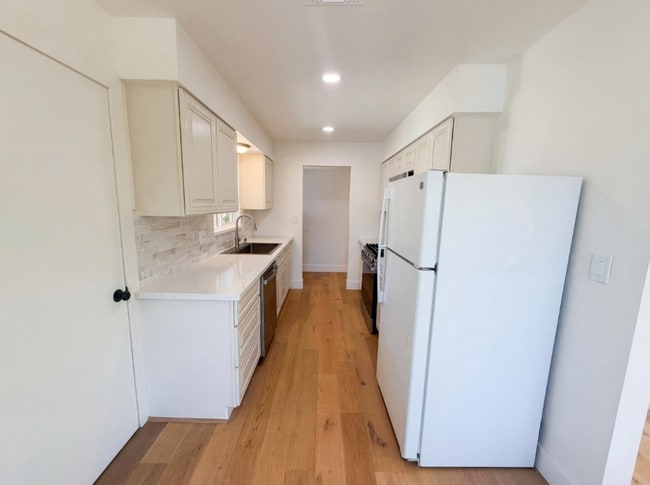 Building Photo - 1128 Hobart Dr