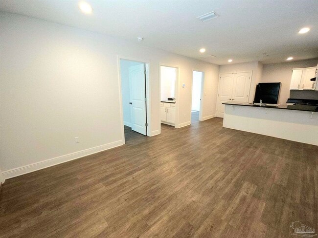 Building Photo - 313 N Navy Blvd