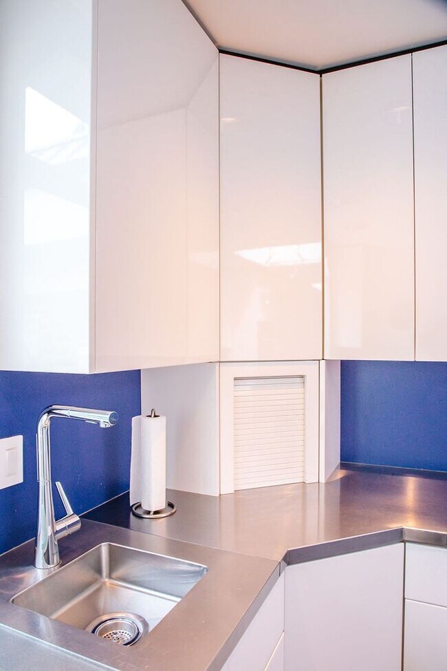 Building Photo - One of a kind private estate on Gravelly Lake in Lakewood