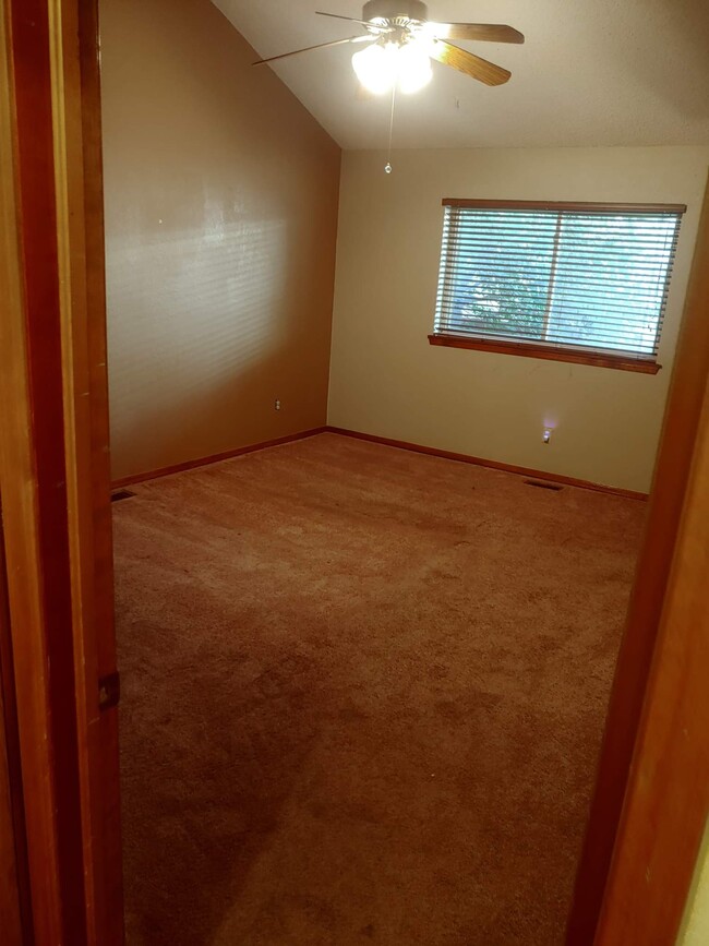 Masterbedroom - 1718 Lionsgate Cir
