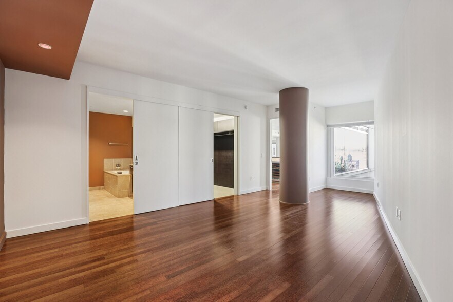 Building Photo - 6250 HOLLYWOOD Blvd