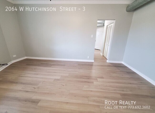 Building Photo - Lincoln Square / North Center – Modern Top...