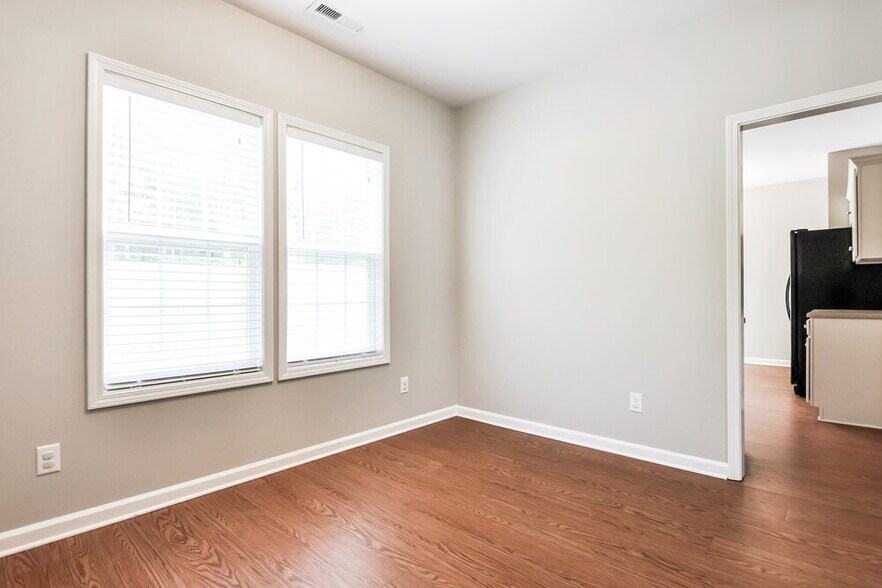 Building Photo - 402 Star Ruby Dr