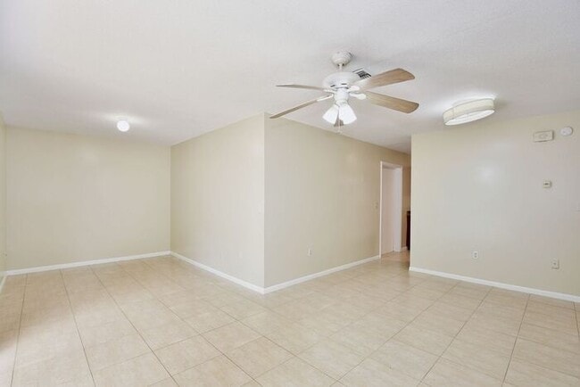 Building Photo - Spacious Duplex with 2-Car Garage in Longwood!