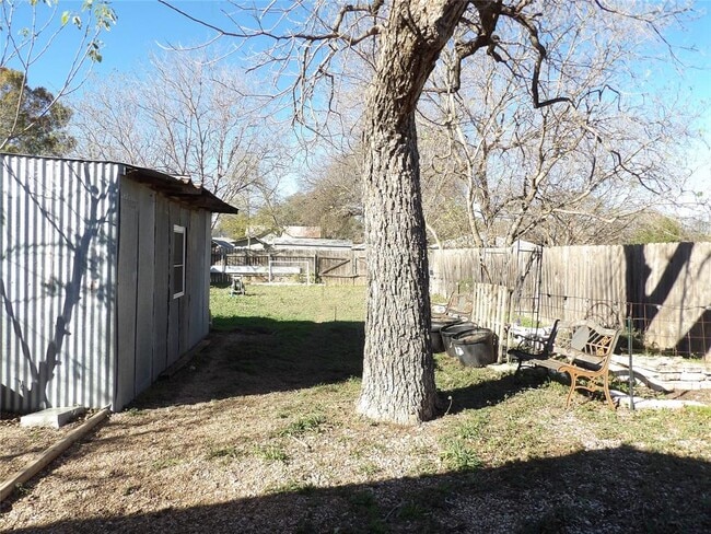 Building Photo - 459 E Commerce St