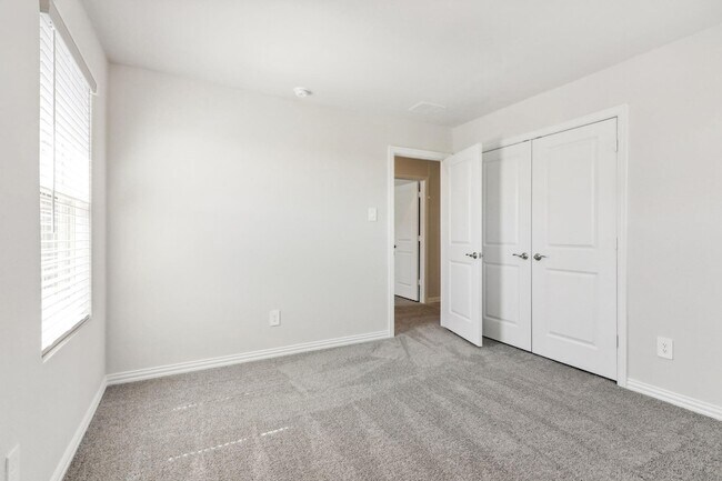 Building Photo - 709 Tidal Dr