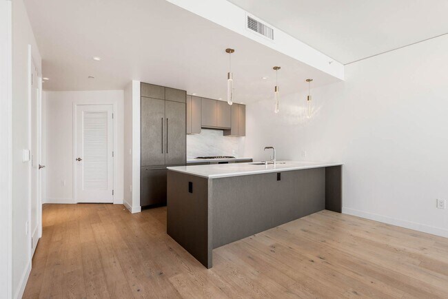 Building Photo - Luxury Living at Spire