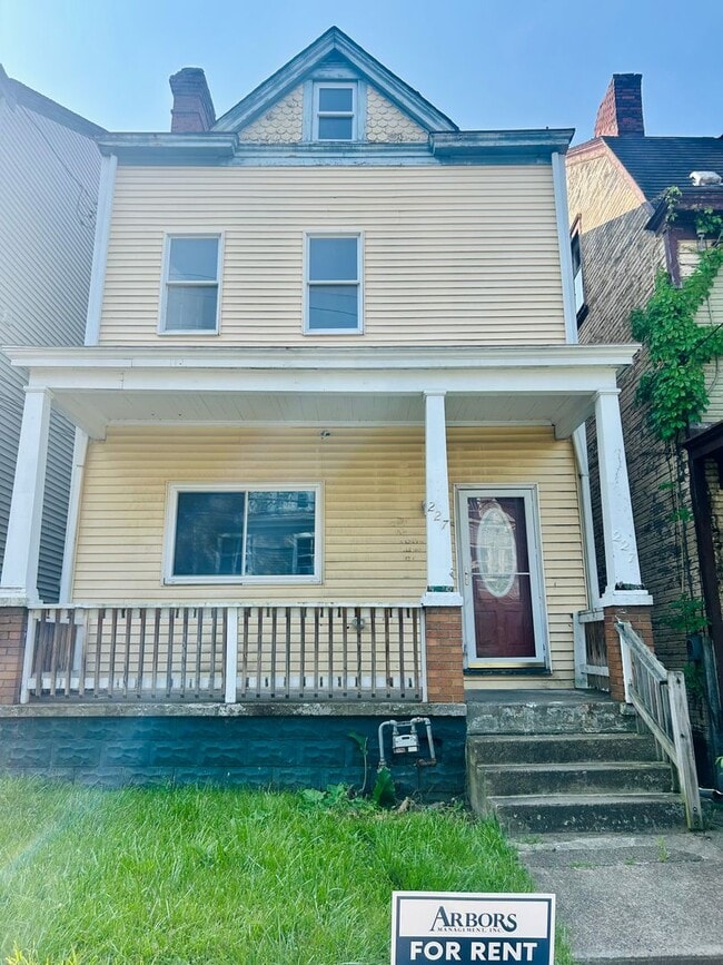 Primary Photo - 2 Bedroom w/large attic space l Housing Vo...