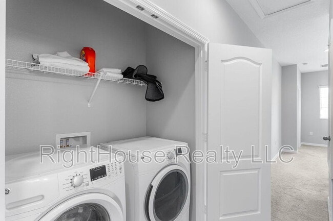 Building Photo - 323 Rustic Loop