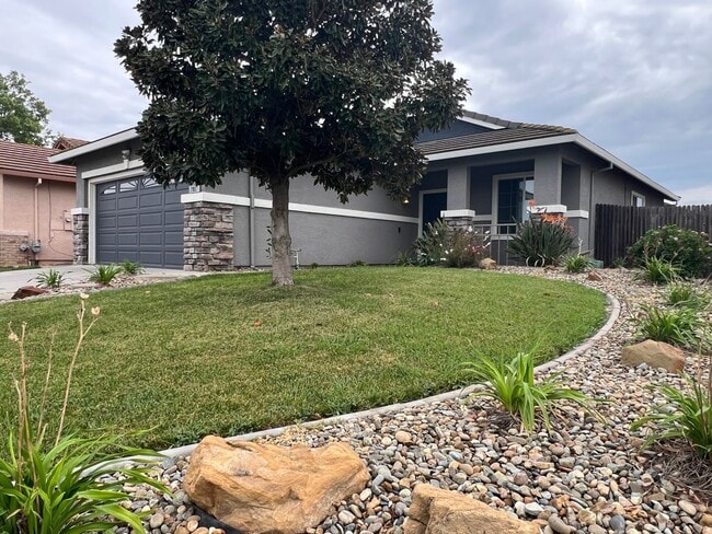 Building Photo - Beautiful 3 Bed, 2 Bath Home