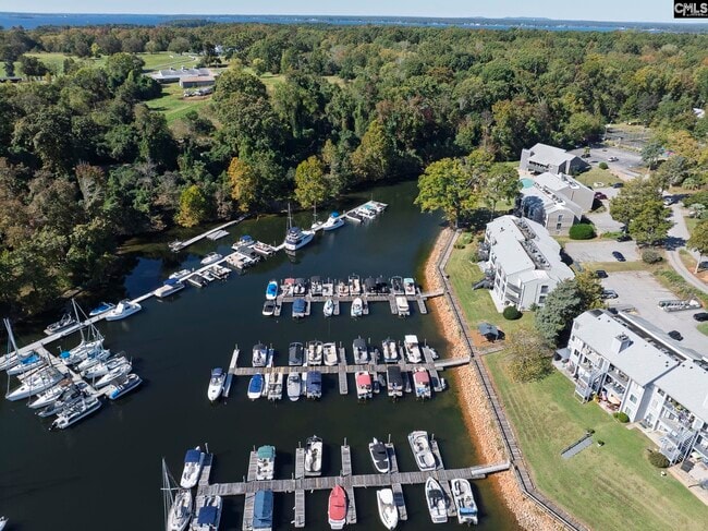 Building Photo - 251 Shoreline Dr