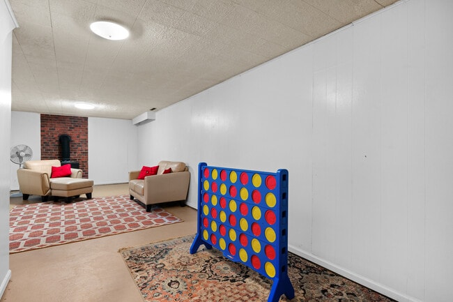 Building Photo - 428 Edwards Ave