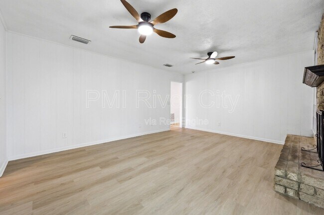 Building Photo - 2860 Cedarcrest Dr