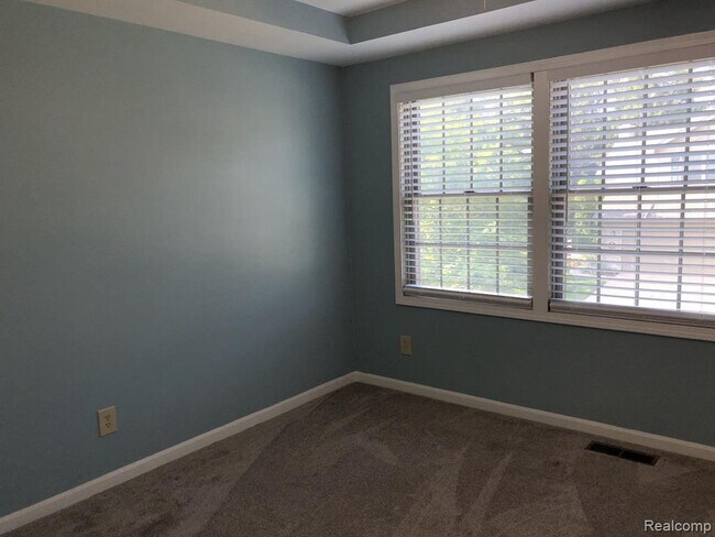 Building Photo - 131 Stratford Ln