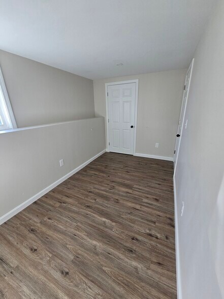 Building Photo - 27 Douglas Ave