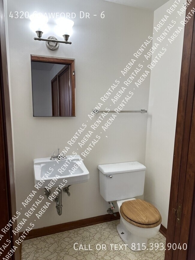 Building Photo - 4320 Crawford Dr