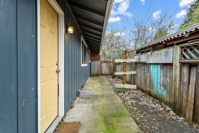 Building Photo - 1365CEDA