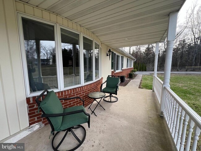 Building Photo - 46 Buck Dr