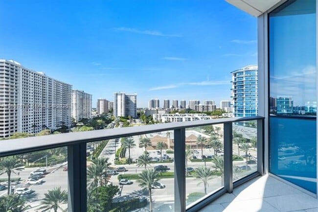 Building Photo - 17475 Collins Ave