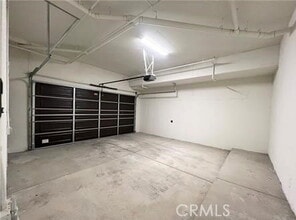 Building Photo - 328 E Live Oak St