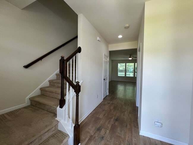 Building Photo - 105 Wando View Way