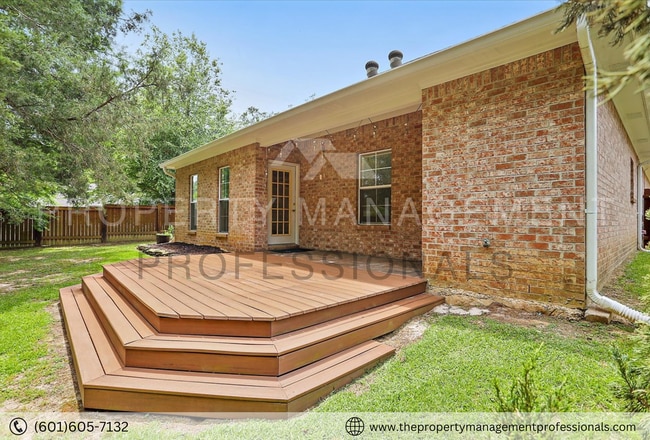 Building Photo - Cute, Comfortable and Convenient!