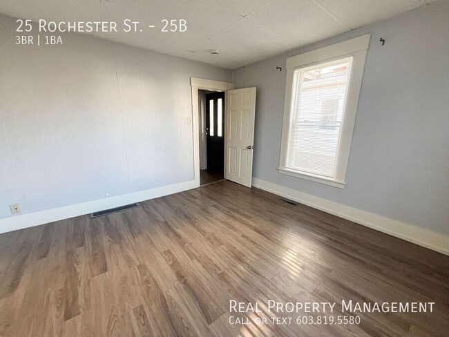 Building Photo - Beautifully Renovated 3 Bedroom, 1 Bath Ap...