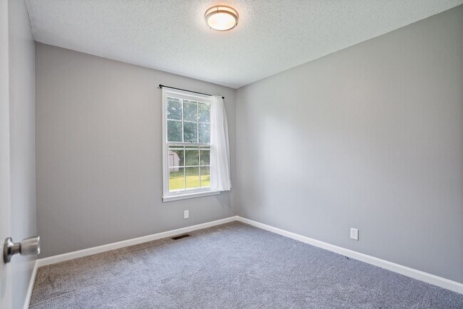 Building Photo - Renovated 3-Bed/2-Bath Home with Garage & ...
