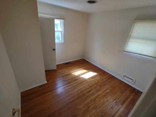 Building Photo - 158 Jordan Rd