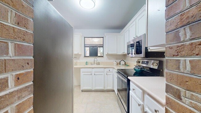 Building Photo - 616 Bowers Ln