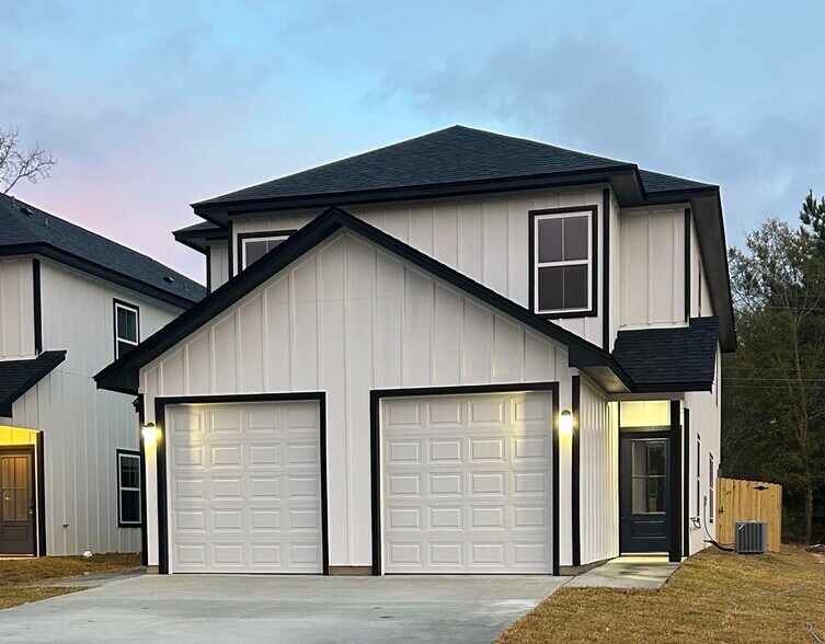 Building Photo - 8437 Harvard Dr