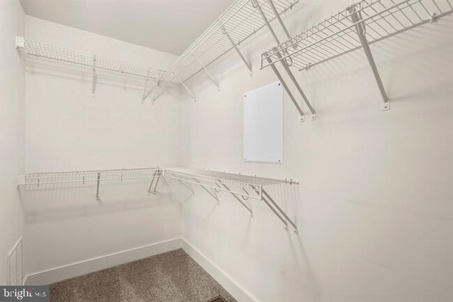 Building Photo - 722 Crown Park Ave