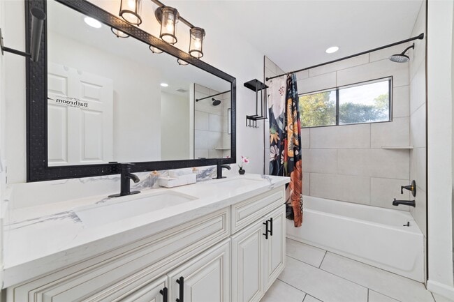 Building Photo - 16026 Autumn Falls Ln